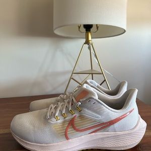 Nike sneakers! Lightly worn Nike Pegasus 39
Women's Road Running Shoes